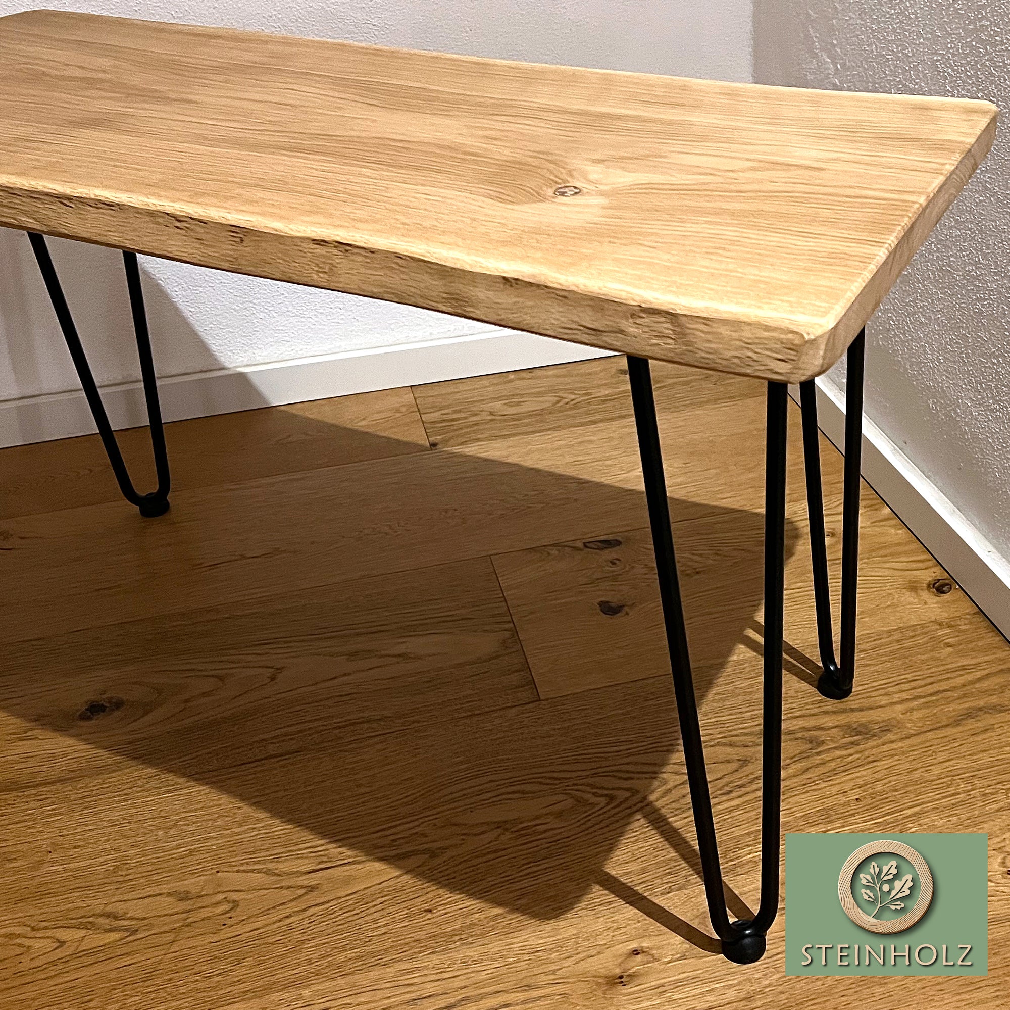 Oak coffee table with tree edge – Elegant design made of sustainable wood