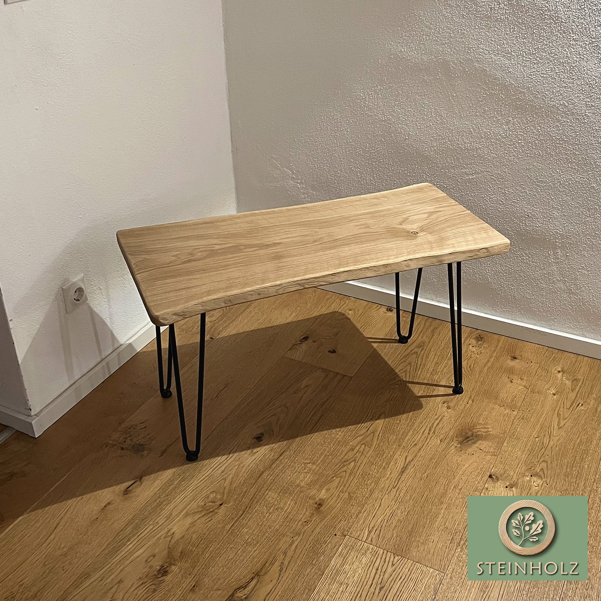 Oak coffee table with tree edge – Elegant design made of sustainable wood