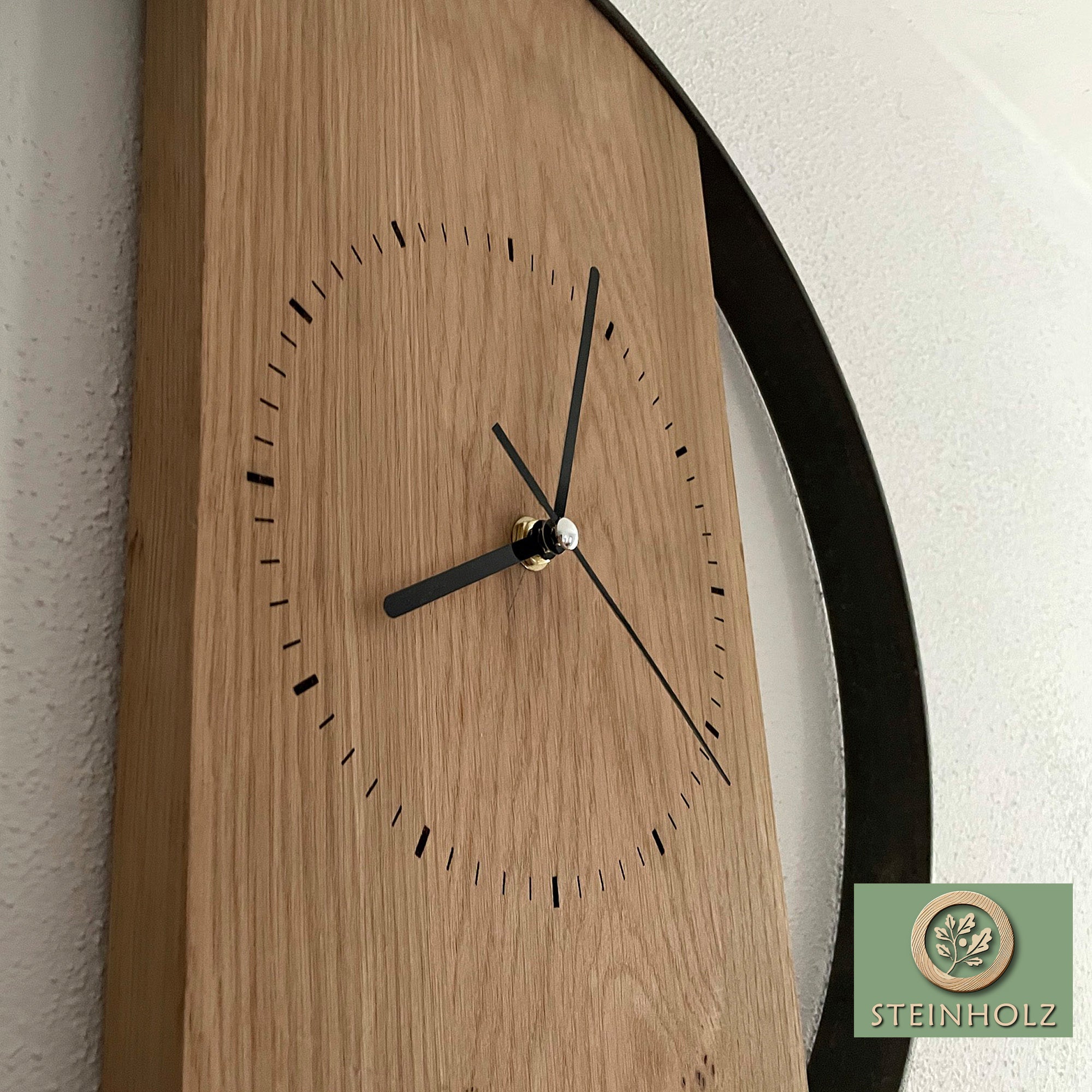 Oak wall clock with iron ring – rustic design meets modern elegance