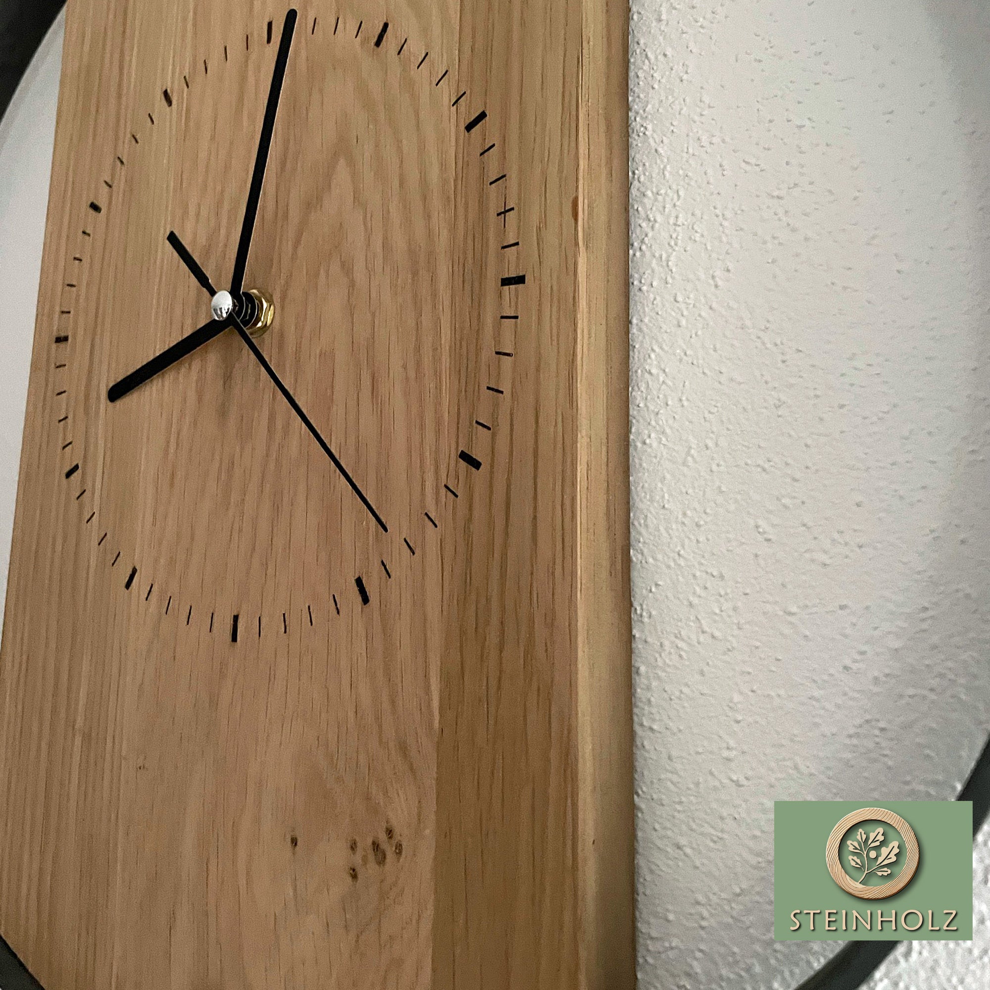 Oak wall clock with iron ring – rustic design meets modern elegance