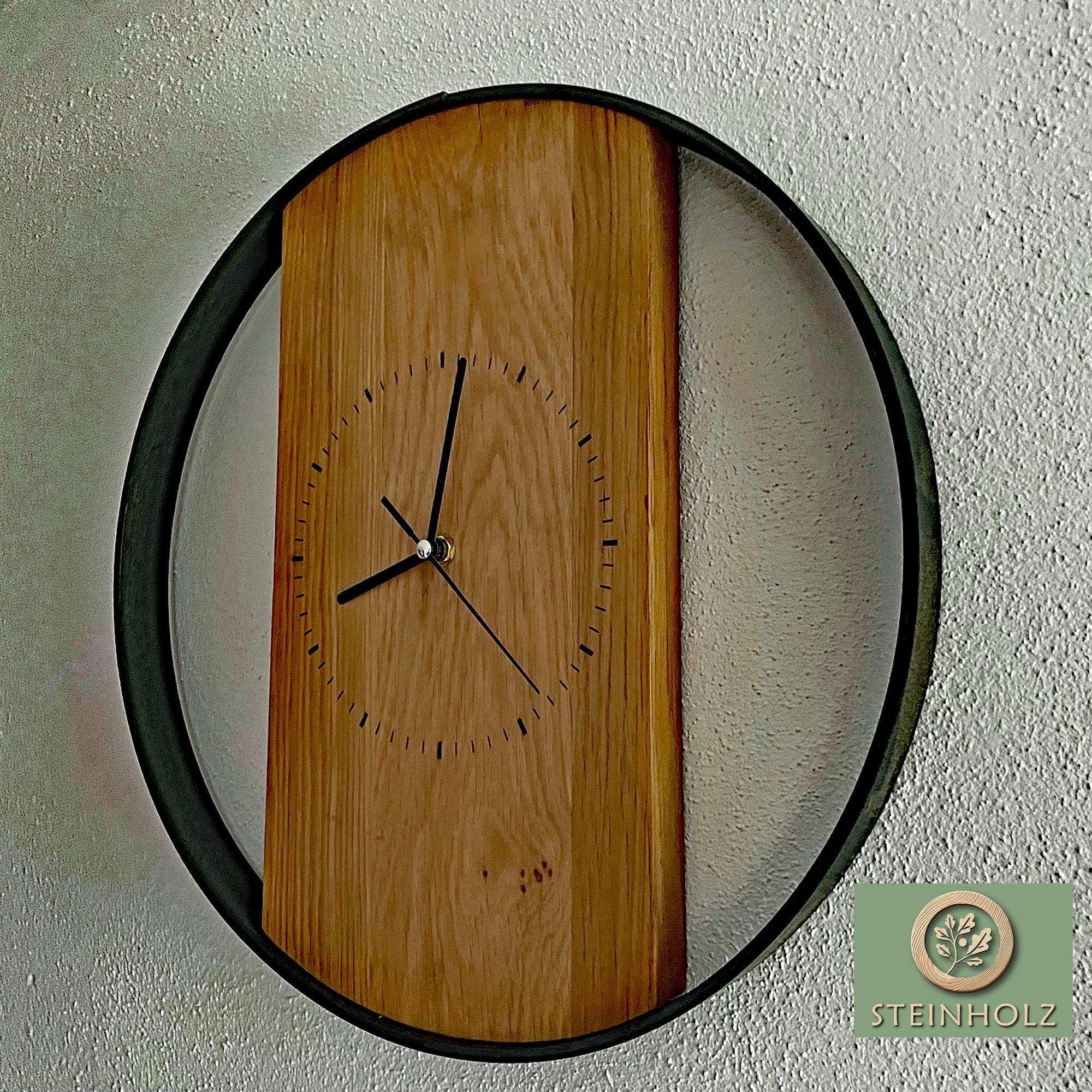 Oak wall clock with iron ring – rustic design meets modern elegance