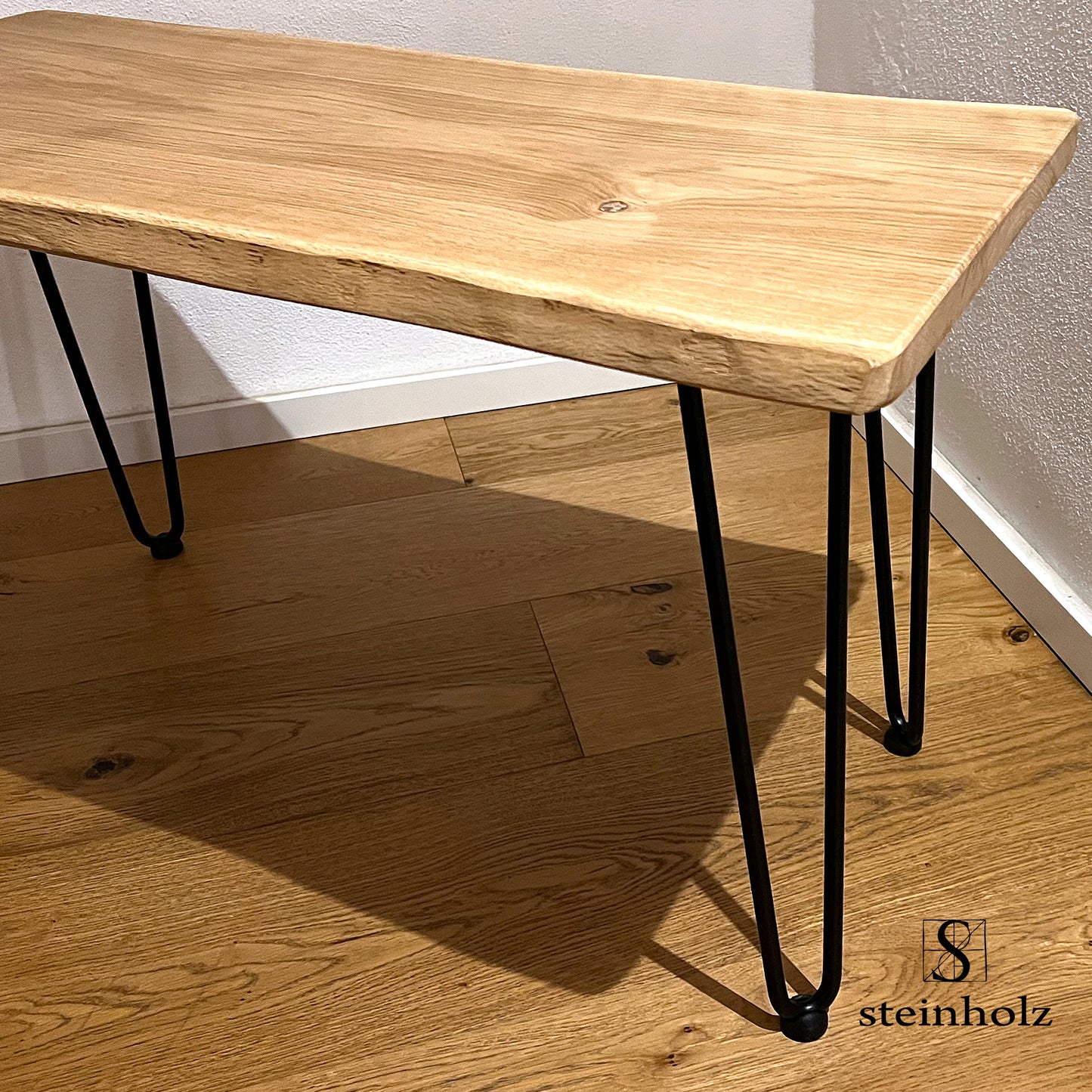 Couchtisch aus Eiche mit Baumkante – Elegantes Design aus nachhaltigem Holz